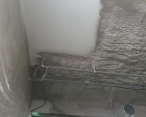 가평 지하 통로 천장 단열폼, 곰팡이…